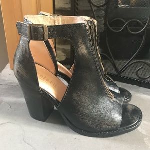 Bedstu Olena Black hand wash peep toe heels